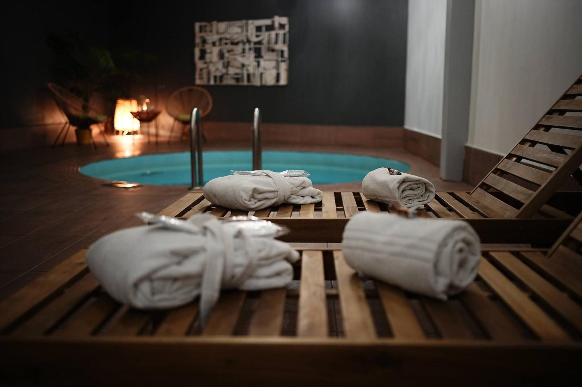 Hotel Navalis, كلابيدا المظهر الخارجي الصورة